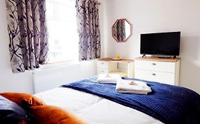 Modern, Well Located En-Suite Rooms With Parking - Orbitat Accommodations