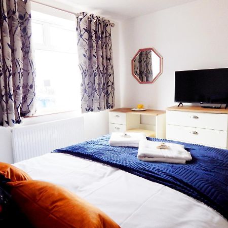 Modern, Well Located En-Suite Rooms With Parking - Orbitat Accommodations Cambridge  Exterior photo
