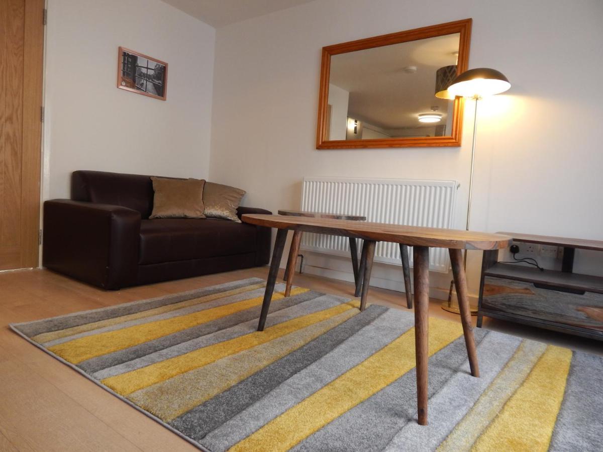 Modern, Well Located En-Suite Rooms With Parking - Orbitat Accommodations Cambridge  Exterior photo