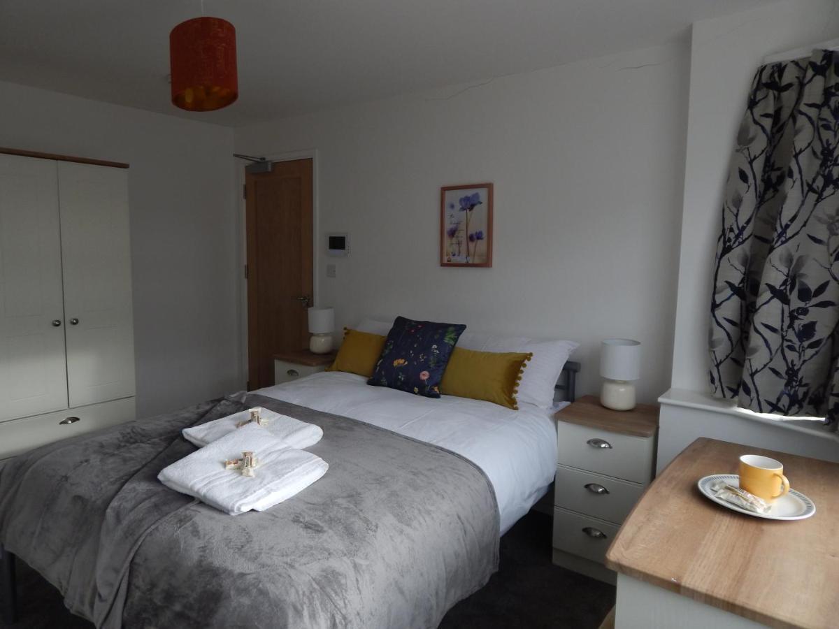 Modern, Well Located En-Suite Rooms With Parking - Orbitat Accommodations Cambridge  Exterior photo