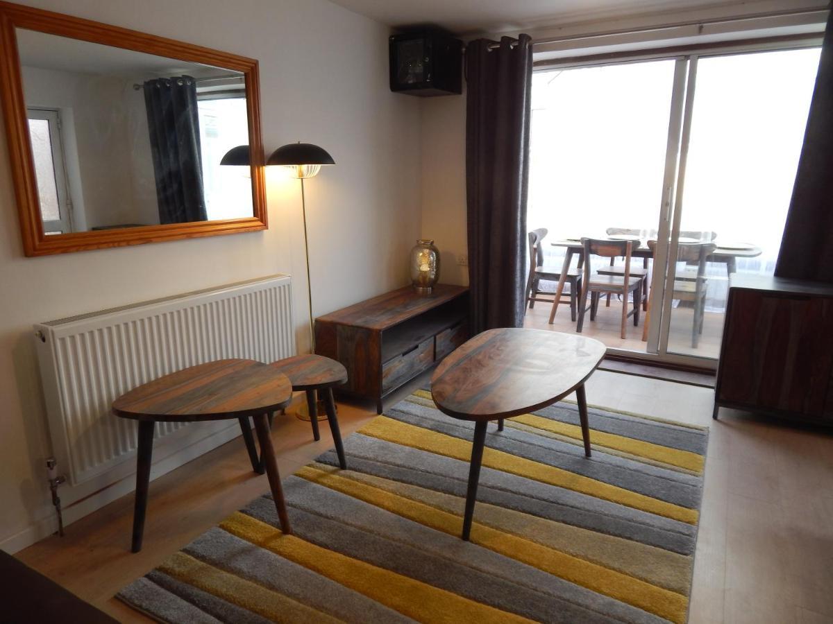 Modern, Well Located En-Suite Rooms With Parking - Orbitat Accommodations Cambridge  Exterior photo