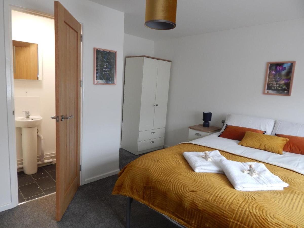 Modern, Well Located En-Suite Rooms With Parking - Orbitat Accommodations Cambridge  Exterior photo