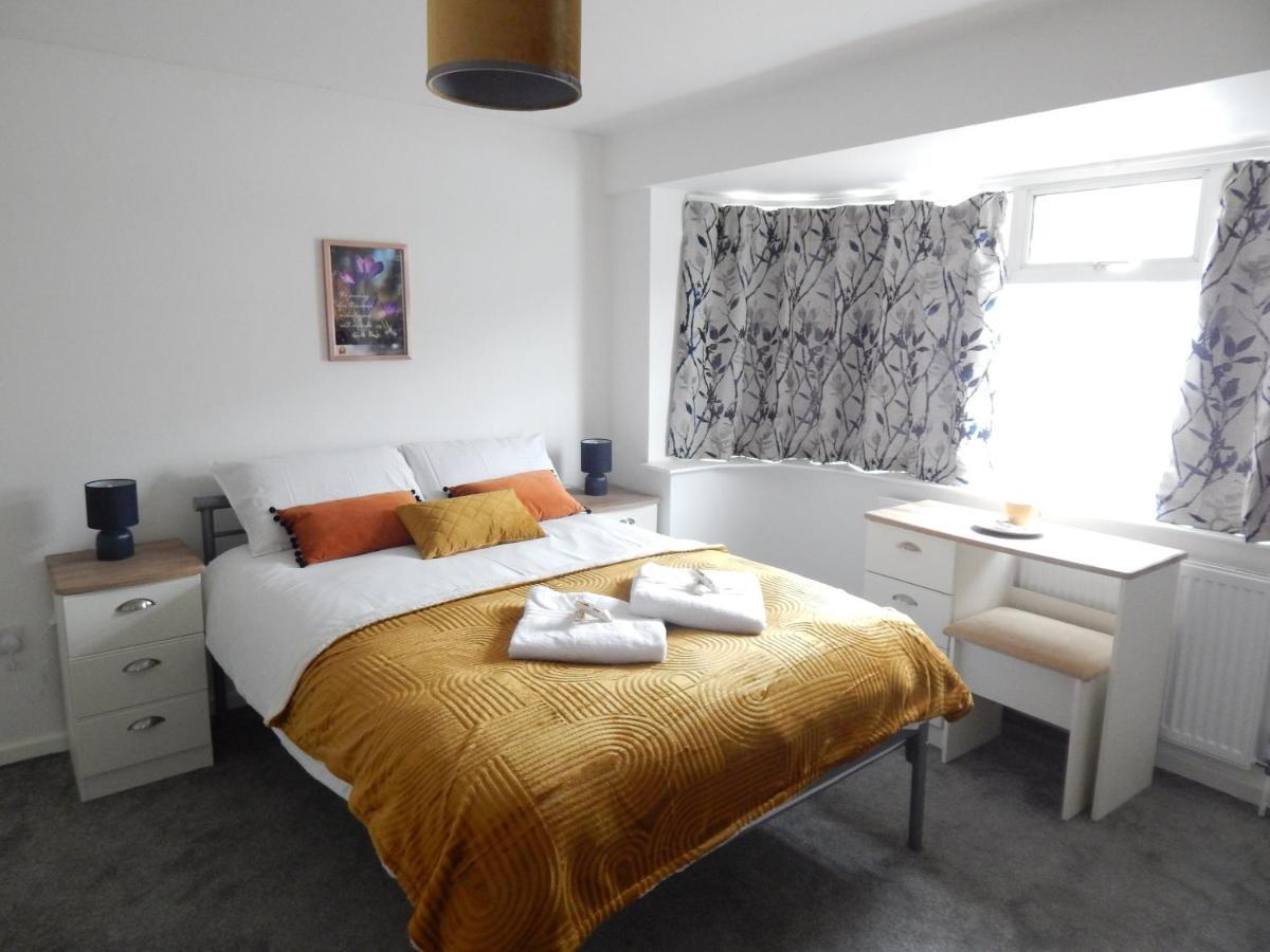 Modern, Well Located En-Suite Rooms With Parking - Orbitat Accommodations Cambridge  Exterior photo