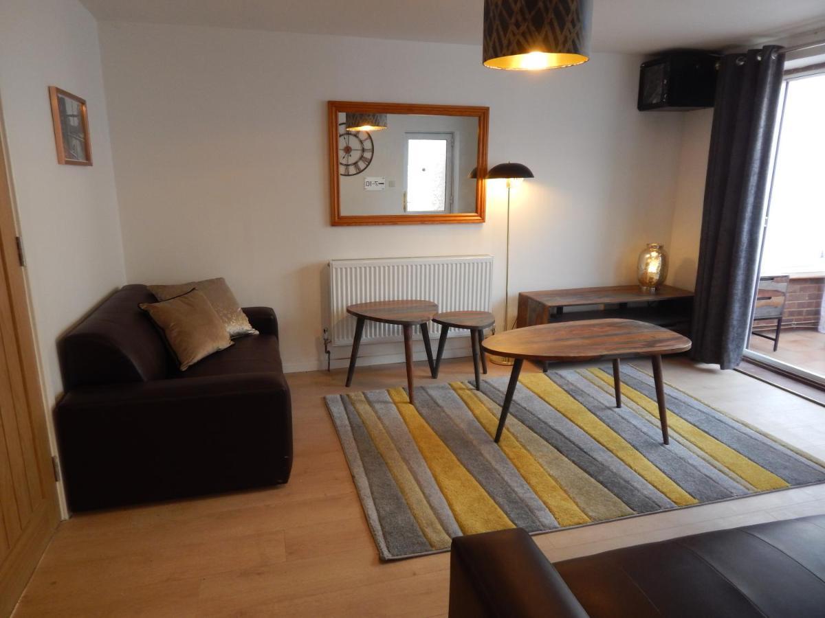 Modern, Well Located En-Suite Rooms With Parking - Orbitat Accommodations Cambridge  Exterior photo