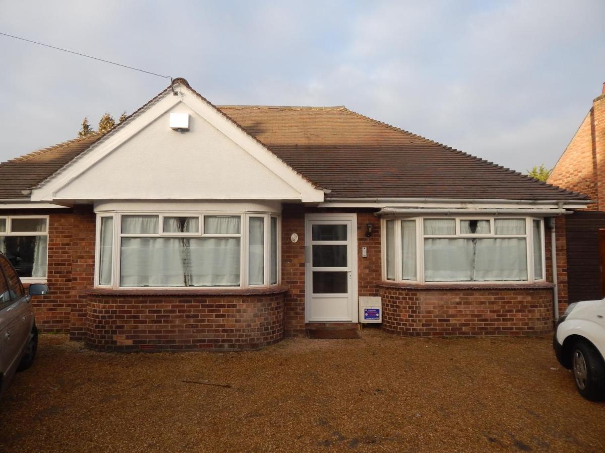 Modern, Well Located En-Suite Rooms With Parking - Orbitat Accommodations Cambridge  Exterior photo