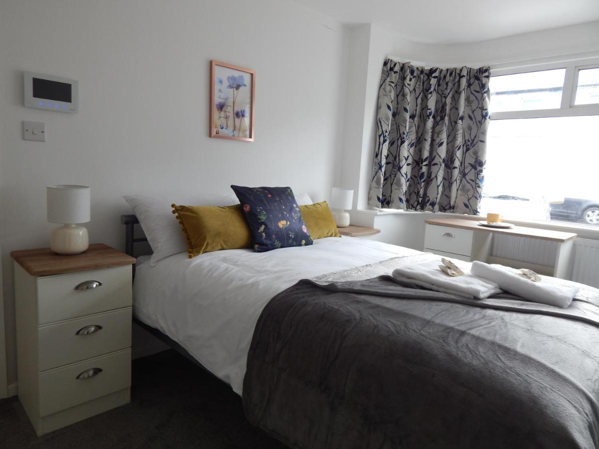 Modern, Well Located En-Suite Rooms With Parking - Orbitat Accommodations Cambridge  Exterior photo