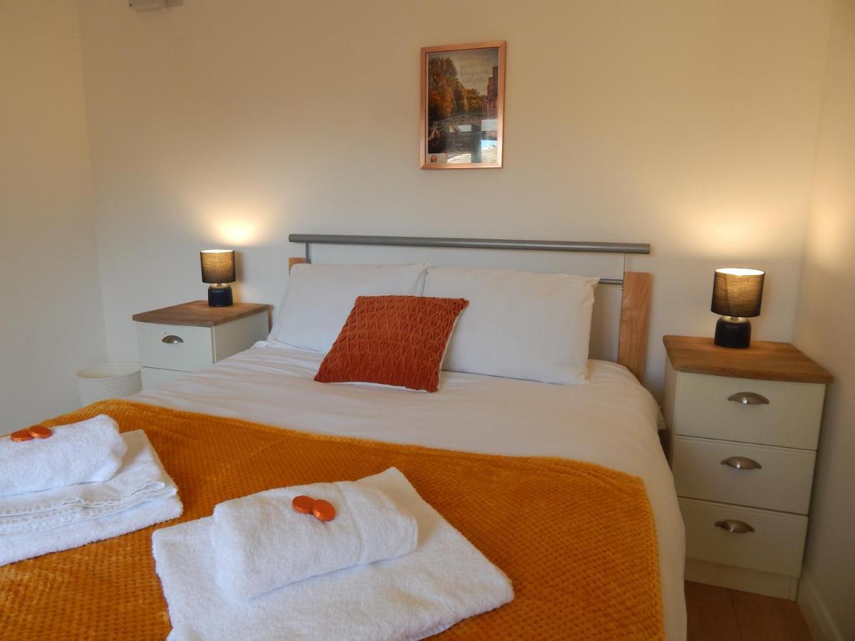 Modern, Well Located En-Suite Rooms With Parking - Orbitat Accommodations Cambridge  Exterior photo