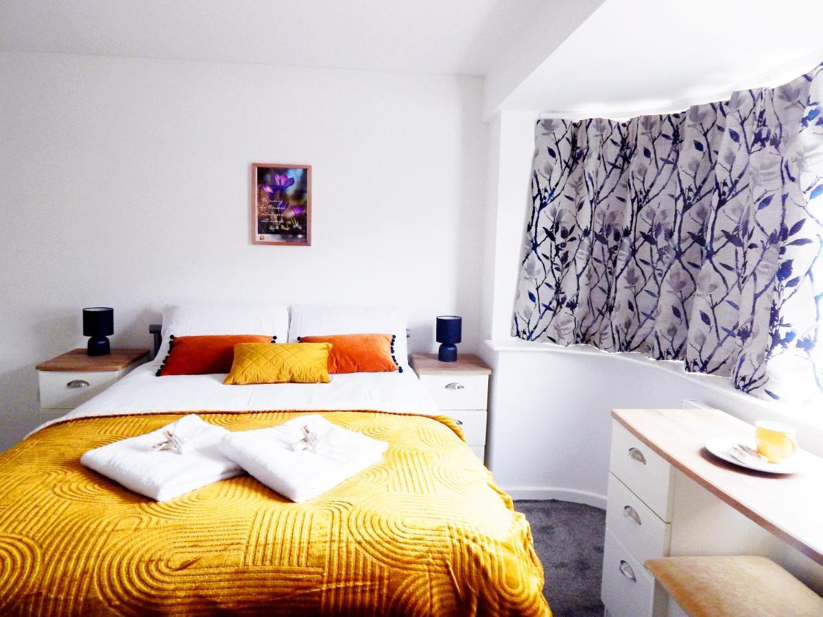 Modern, Well Located En-Suite Rooms With Parking - Orbitat Accommodations Cambridge  Exterior photo