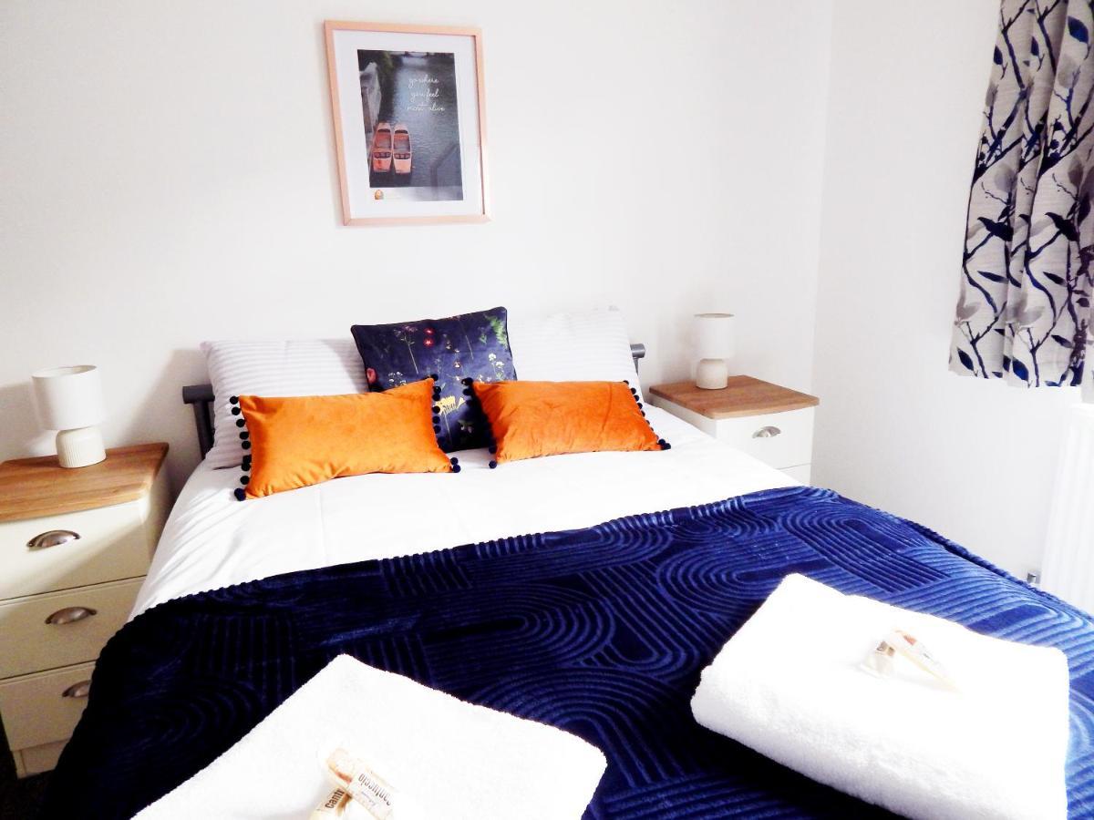 Modern, Well Located En-Suite Rooms With Parking - Orbitat Accommodations Cambridge  Exterior photo